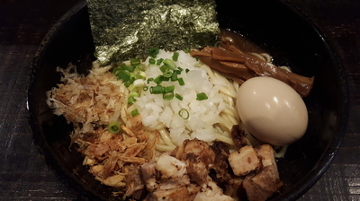 「魚介まぜそば+味玉」@まぜそば 一心不乱の写真