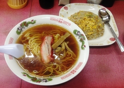 「半チャーハンラーメン」@中華料理 萬福の写真