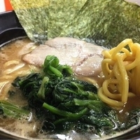 豚骨醤油ラーメン(680円)
