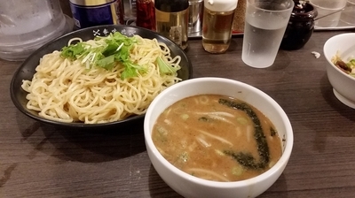 「つけ麺400㌘　ランチサービス丼　800円」@牛骨ラーメン 香味徳の写真