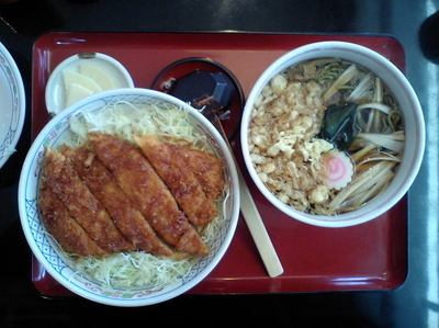 「温たぬき+ロースソースカツ丼　700+800円」@茶そば いな垣の写真
