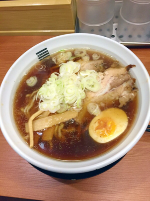 「魚介と4種の醤油ラーメン」@烈火 庄内本店の写真