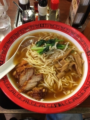 「Bセット990円(拝骨ラーメン+ごはん+ザーサイ+焼売+唐揚げ)」@万世麺店 新宿西口店の写真