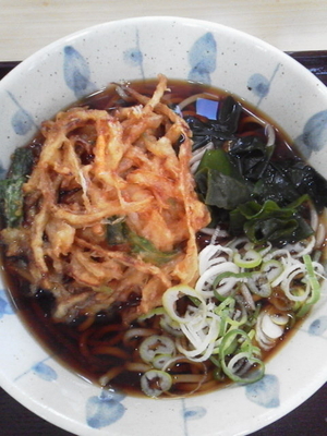 「かき揚げ天ぷらそば\400」@狭山そば 西新宿五丁目店の写真