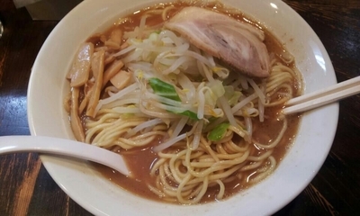 「ラーメン(細麺・700円)＋大盛り(0円)」@つけめん らーめん 荒海の写真