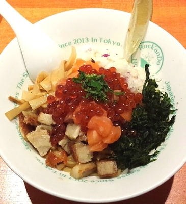 「【SW限定】サーモンの親子和えそば900円」@麺屋 六感堂 Rock'anDoの写真