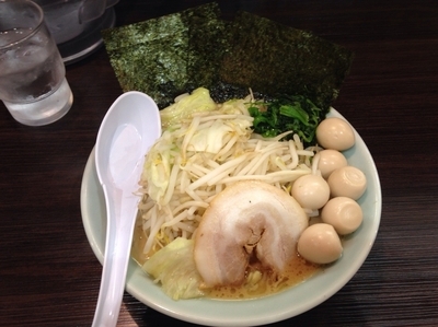 「野菜ラーメン＋うずらの卵 （780円、まくり券利用）」@横浜家系ラーメン 魂心家 青葉台店の写真