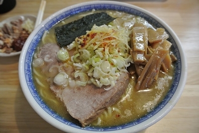 「塩ラーメン中　900円　　ビール中瓶550円」@自家製中華そば としおかの写真