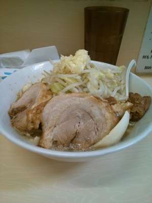 「ラーメン(ヤサイ少な目、ニンニクマシ)」@自家製ラーメン 大者の写真