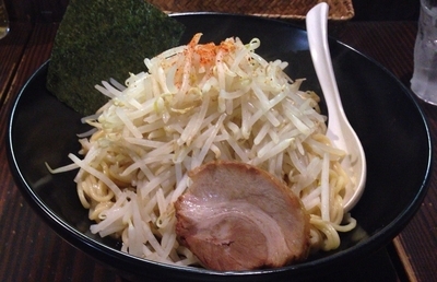 「油そば(大盛)500円＋100円」@pumehana RA-MEN + CAFE BARの写真