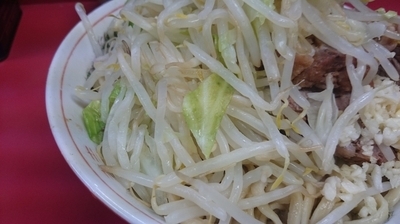 「大汁なしラーメン+豚入り+生卵(ヤサイニンニク魚粉)」@ラーメン二郎 環七一之江店の写真