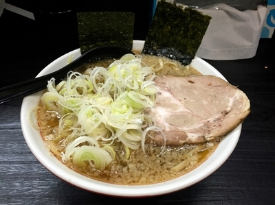 「ラーメン小・麺カタメ＋ネギ増し」@自家製麺 麦魂の写真
