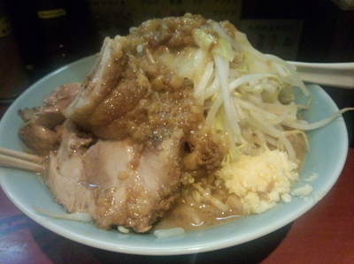 「小ラーメン ニンニクアブラ」@立川マシマシ 神田駅前店の写真