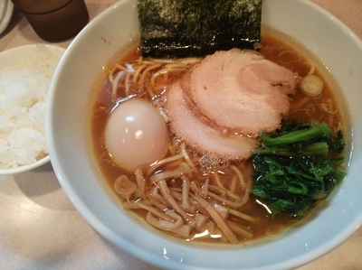 「らーめん中太麺、味玉」@らーめん将貴の写真