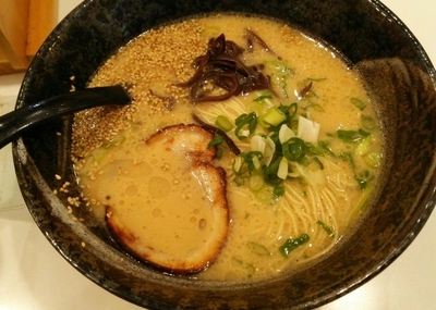 「博多ラーメン白　680円」@九州博多らーめん麺屋 悟空 立川店の写真