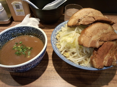 「つけ麺中+豚2枚 ヤサイ多め」@ラーメン燈郎の写真