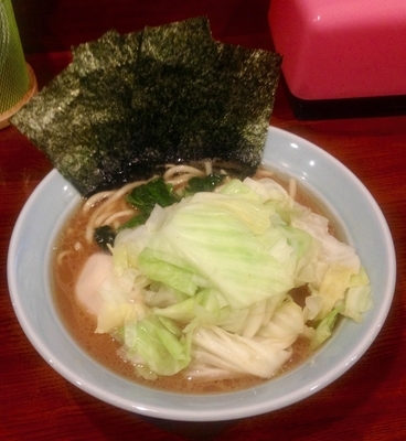 「キャベツラーメン+味玉 900円」@横浜家系ラーメン銀家 伊勢佐木町店の写真