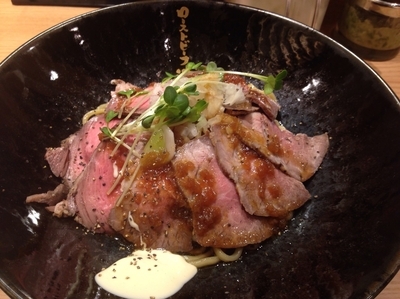 「ローストビーフ油そば（並盛）」@ローストビーフ油そば ビーストの写真