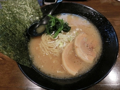 「醤油豚骨ラーメン」@熱血流 俺のラーメンの写真