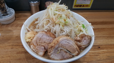 「ラーメン(並) ￥730＋豚1枚 ￥90」@デカ盛り戦隊 豚レンジャーの写真