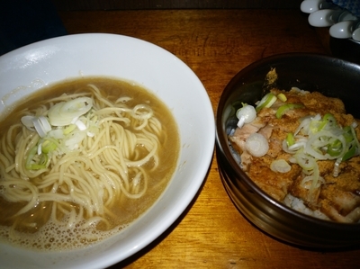 「中華そば小600円+チャーシュー丼350円」@自家製麺 伊藤の写真