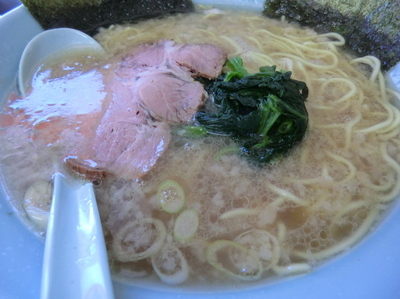 「ラーメン麺固め、脂多め 300円金曜日のみ（祝日以外）」@ラーメンショップ 野田店の写真