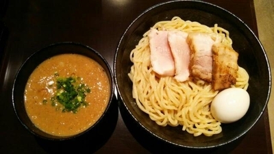 「濃厚つけ麺(醤油)＋ミックスチャーシュー＋味玉」@中華そば 輝羅の写真