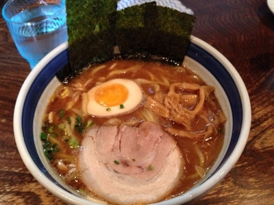 「魚介豚骨醤油ラーメン」@中華そば 麦家の写真