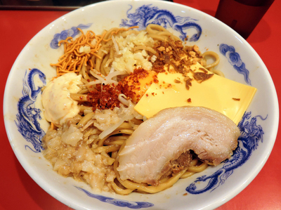 「｢まぜそば 大盛り｣ 870円」@ジャンクガレッジ 大宮駅前店の写真