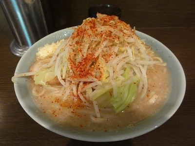 「小ラーメン期間限定700円麺硬/ニンニク/唐辛子」@ラーメン二郎 JR西口蒲田店の写真