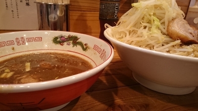 「小ラーメン+つけ麺(大盛り無料)  750+100円」@ラーメン神豚 関東学院前店の写真