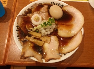「スペシャルラーメン醤油」@肉そば けいすけ 東京みーとれあ店の写真