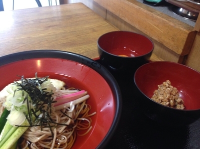 「とろろそば＋納豆トッピング【600円】」@甲斐そばの写真