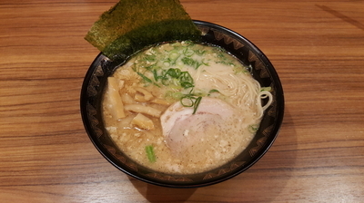 「豚骨らーめん ¥700」@すためし 西新宿本店の写真