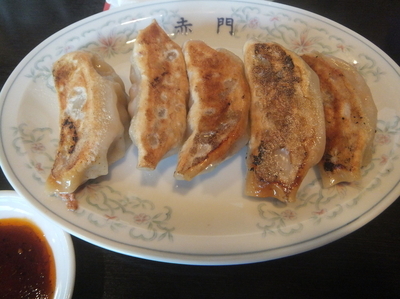 「餃子450円&坦々麺800円(ぱどクーポンで餃子無料)」@赤門の写真