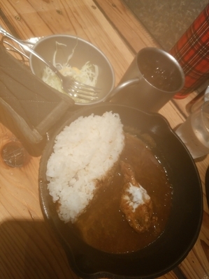 「朝のスパイシーチキンカレー（ドリンク・サラダ付）690円」@野菜を食べるカレー camp express エキュート品川サウス店の写真