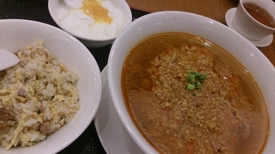 「とろろ挽き肉辛子そばセット（1,650円）」@新橋亭 玉川店の写真
