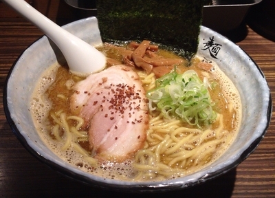 「醤油らぁめん(中)750円」@麺屋 利休の写真