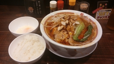 「坦々肉そば　920円　クーポン温玉　サービスライス」@魁 肉盛りつけ麺 六代目けいすけの写真