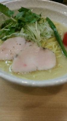 「鶏骨塩らーめん(大盛)」@らーめん 桑嶋の写真