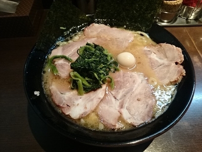 「醤油とんこつラーメン(中＋チャーシュー)」@らーめん きたくり家 北久里浜店の写真