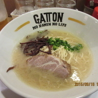 白とんこつラーメン