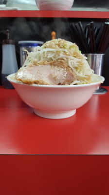 「ラーメン700円(並200g、麺硬め、全マシ)」@イマイ帝国の写真