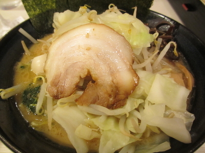 「豚骨醤油￥７５０」@ゴル麺 横浜本店の写真