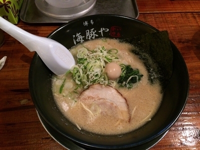 「豚骨ラーメン」@西新 海豚やの写真