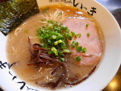 「らーめん ハリガネ＋サービス替え玉 バリカタ＋サービス替え玉」@博多長浜らーめん いっきの写真