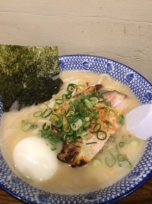 「塩ラーメン 756円 卵クーポン ご飯 108円」@葫 葛西店の写真