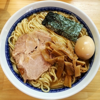 「ラーメン（中）＋味玉　￥８５０」@自家製中華そば としおかの写真