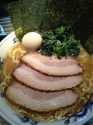 「得ラーメン中盛、硬め濃いめ」@麺屋 めんりゅうの写真