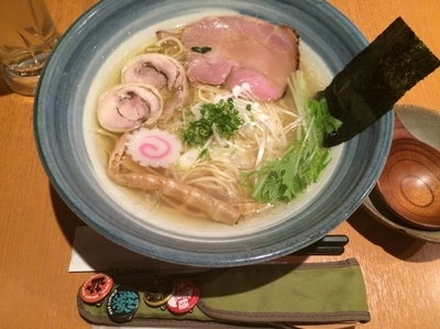 「塩らーめん（中盛）」@自家製熟成麺 吉岡の写真